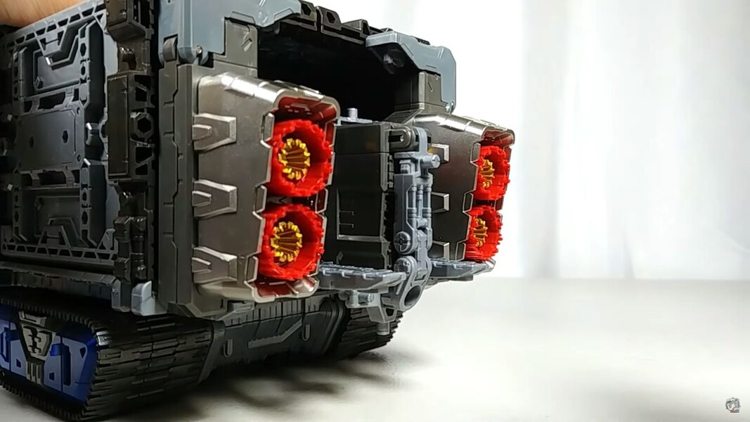 Diaclone DA 65 Battle Convoy V Max In Hand Review  (9 of 57)